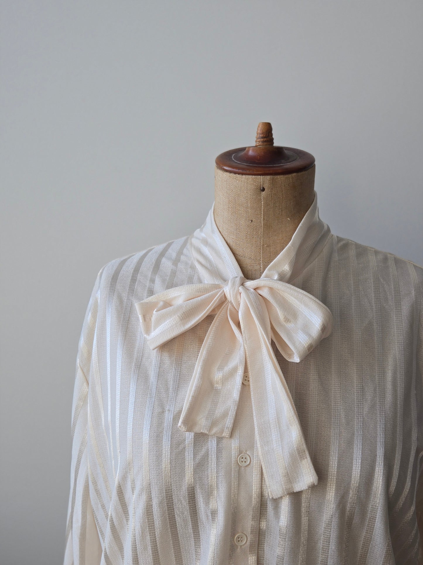 Bluse mit Schleife